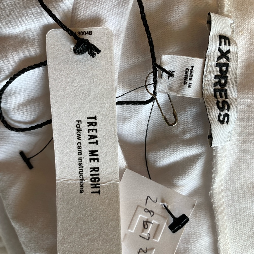 Express White Garment with Tags - Picture 6 of 6